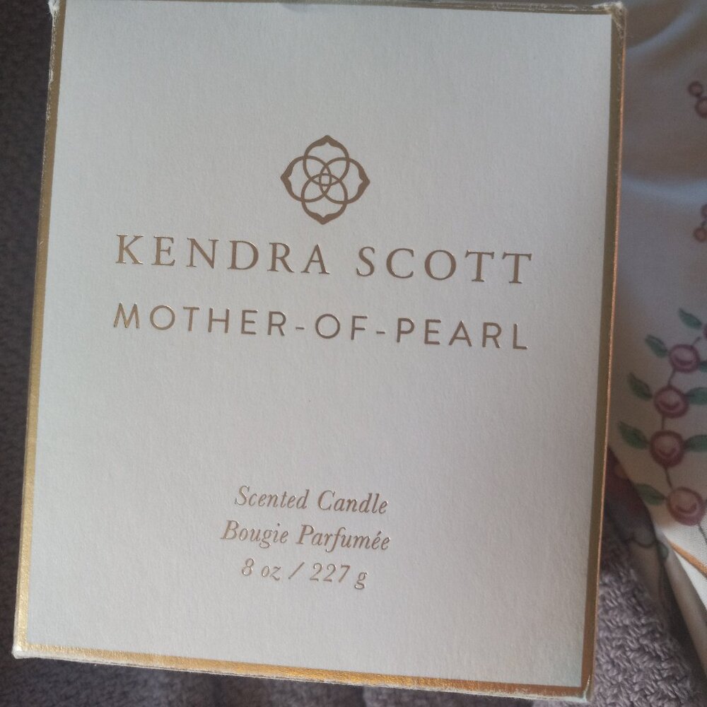 NWT Kendra Scott Mother of Pearl Soy Candle